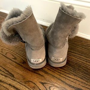 Gray, button on outside, mid calf  Uggs size 7
